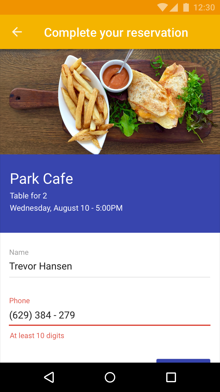 红色标签和帮助文本表示 Material Design 错误信息